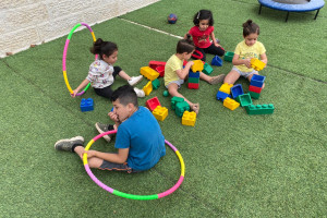 نعمل من اجل حياة افضل لاطفالكم